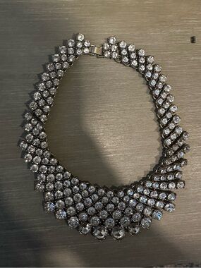 Sparkling Crystal Statement Necklace in Silver